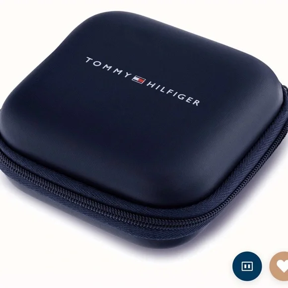 NWT Tommy Hilfiger Women's Gianna Gold-Tone Stainless Steel Pendant Necklace - Picture 3 of 10